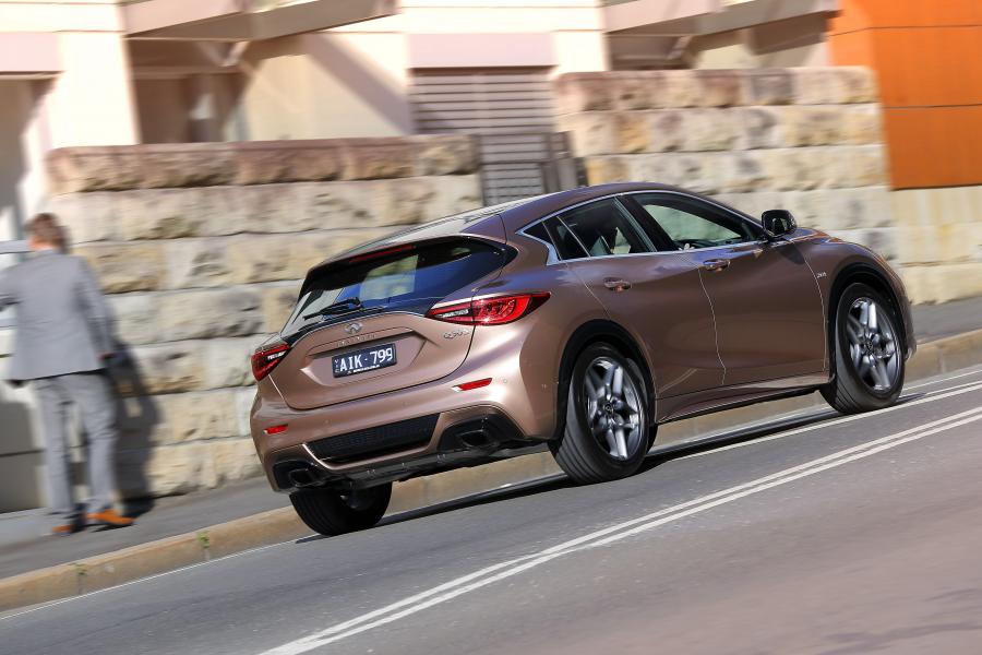  Infiniti Q30S 2.0t AWD 2016 года  (AU) (фото 2 из 26)